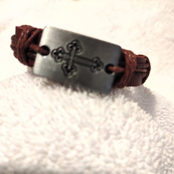 Men's Cross Bracelet Size OS - Picture 4 of 6